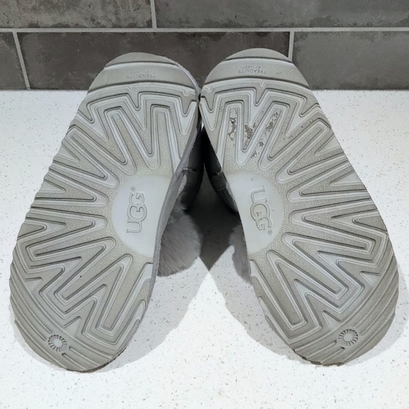 UGG K Gita Metallic Pull-On Boot - Silver - Picture 8 of 9